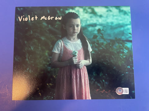 Violet McGraw signed 8"x10" Doctor Sleep photo - Beckett COA